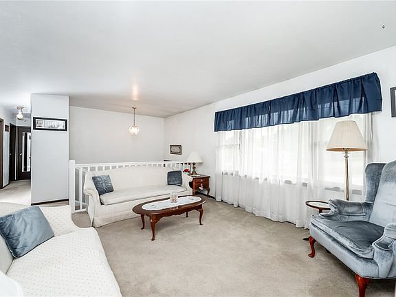 3rd image of 21 Morningside Dr