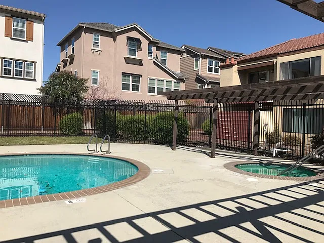 2 bed, 985 sqft, $2,950 — Photo 3