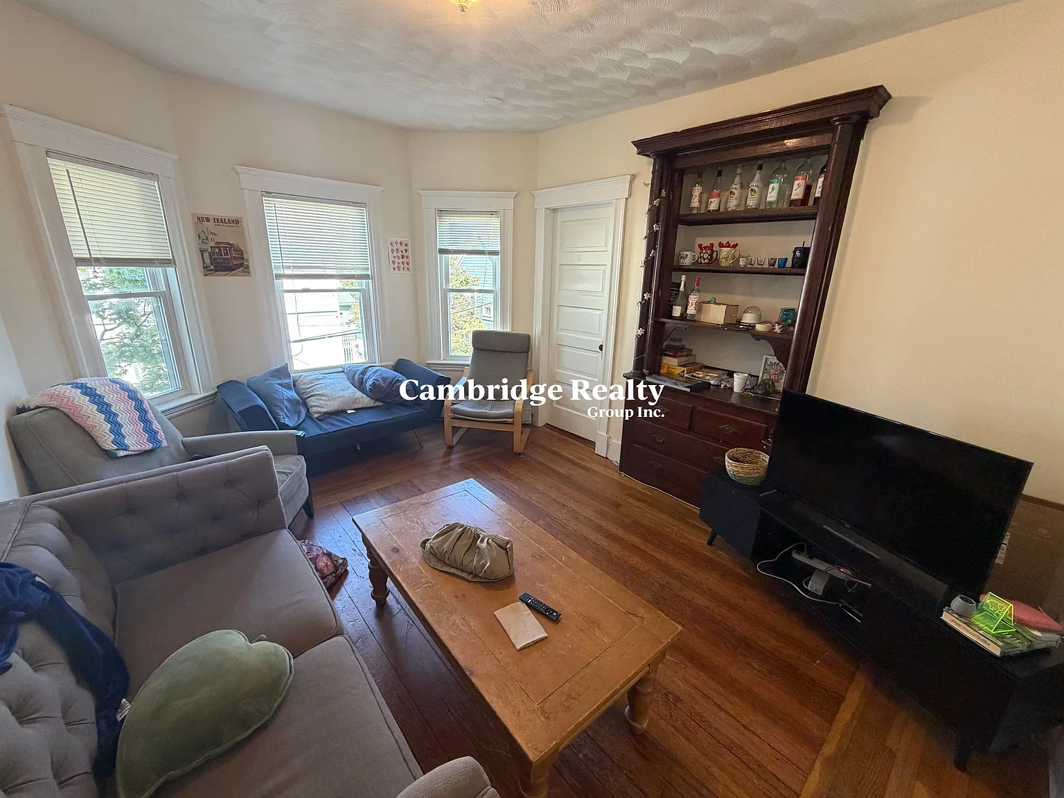 4 bed, 1.0 bath, 1200 sqft, $4,600 — Photo 4