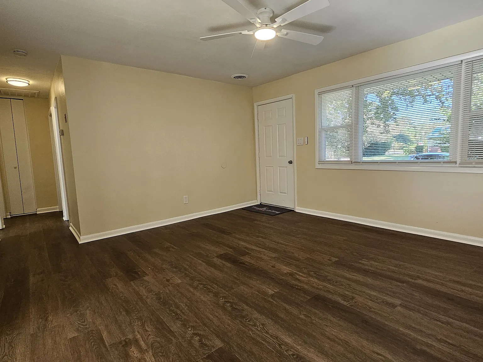 3 bed, 1200 sqft, $2,195 — Photo 2