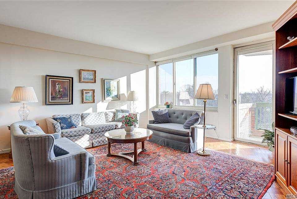 1st image of 100 Hilton Ave Unit 708