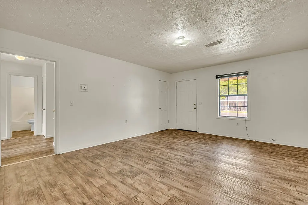 Building Photo - 503 Cromwell St #503