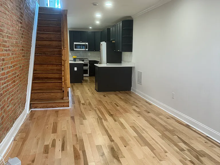 646 S Curley St — Photo 3