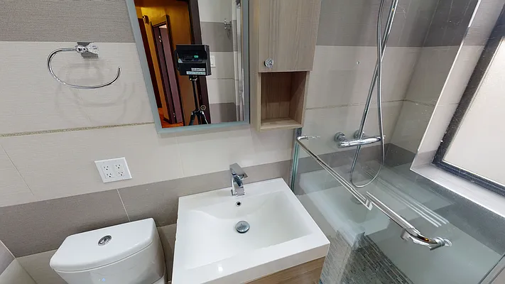 Sold by Thomas Lipovetsky, LREB | media 8