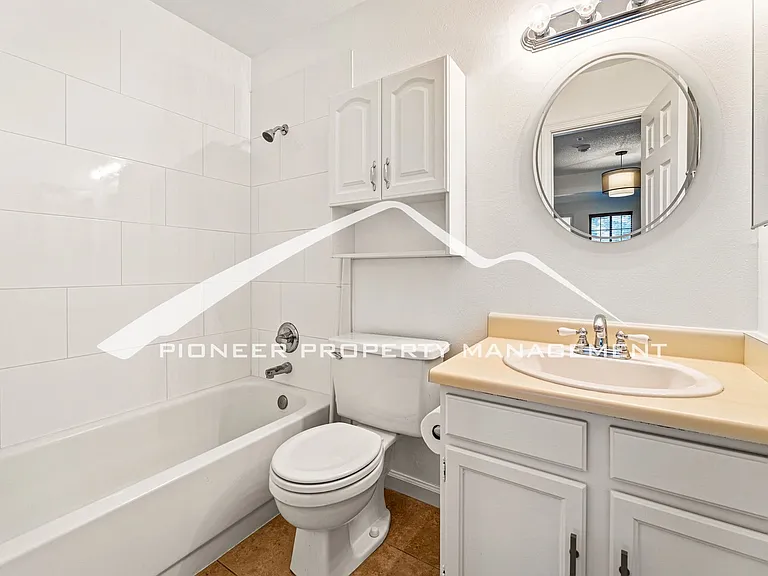 940 S Dahlia St #A — Photo 17
