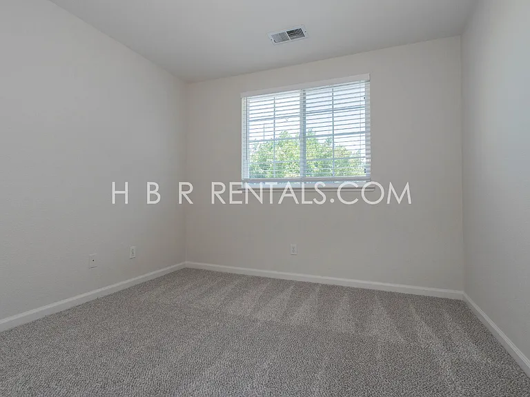 483 Summer Ln — Photo 21