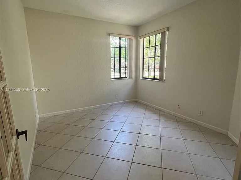 2816 Kinsington Cir #28-1 — Photo 16