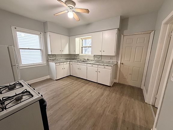 2nd image of 3915 Lockwood Ave #2