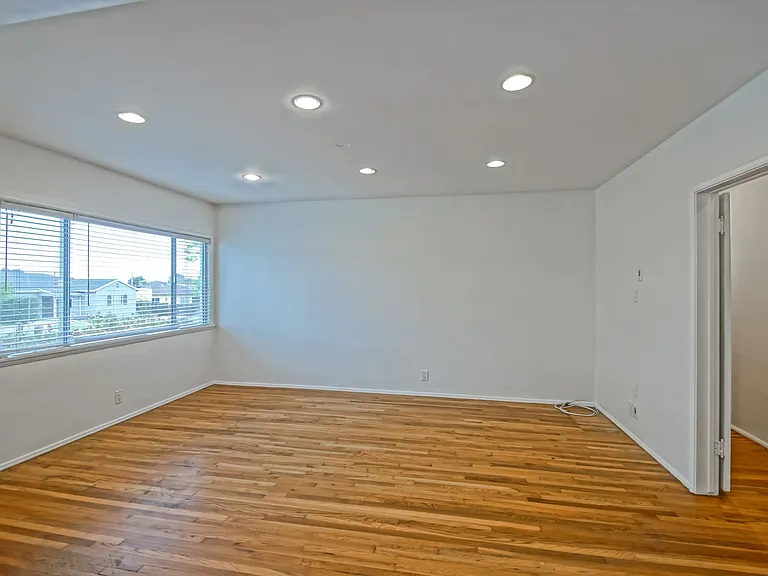 2911 Blaisdell Ave — Photo 9