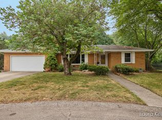 1826 Orchard Ln NE, Grand Rapids, MI 49505