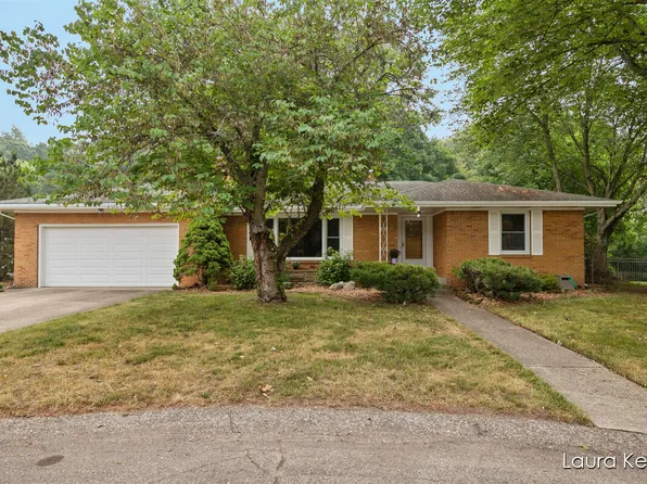 1826 Orchard Ln NE, Grand Rapids, MI 49505