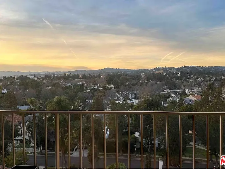 10433 Wilshire Blvd #808 — Photo 10