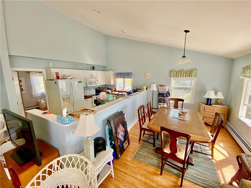 4 bed, 1.0 bath, 1260 sqft, $4,000 — Photo 3