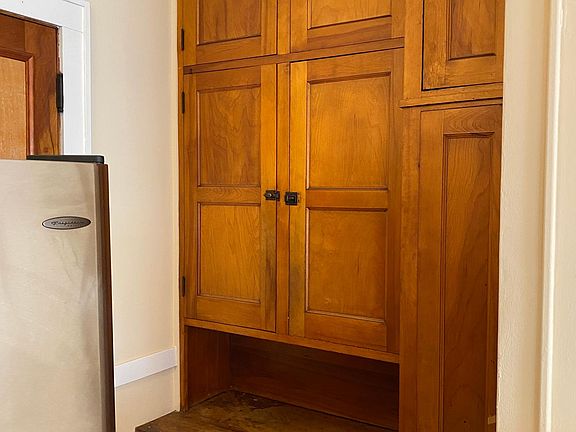 4th image of 2545 Garfield Ave APT 1