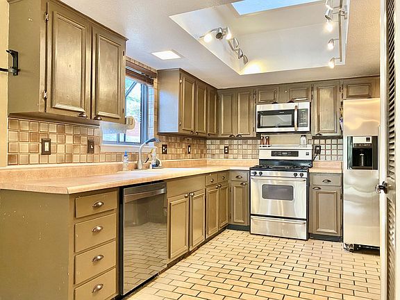 4th image of 6704 Los Olivos Ct