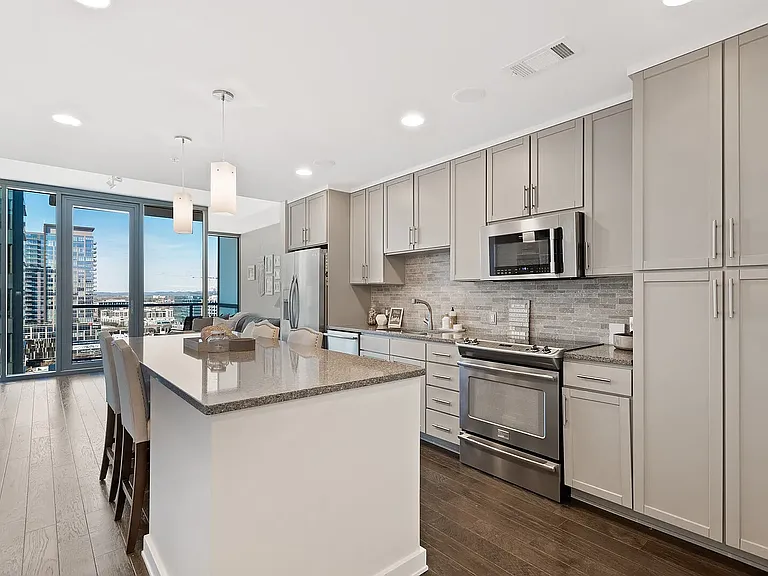 1212 Laurel St #1206 — Photo 3