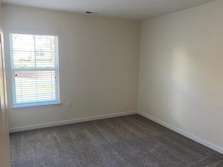 544 Abbey Village Cir — Photo 11