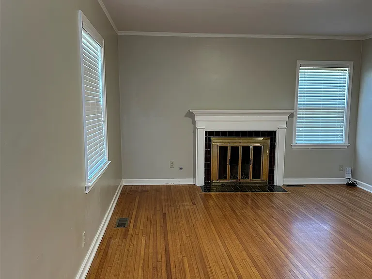 2105 S Florence Ave — Photo 5