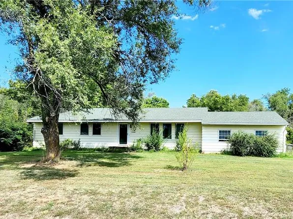 12321 E 54th Hwy, Nevada, MO 64772