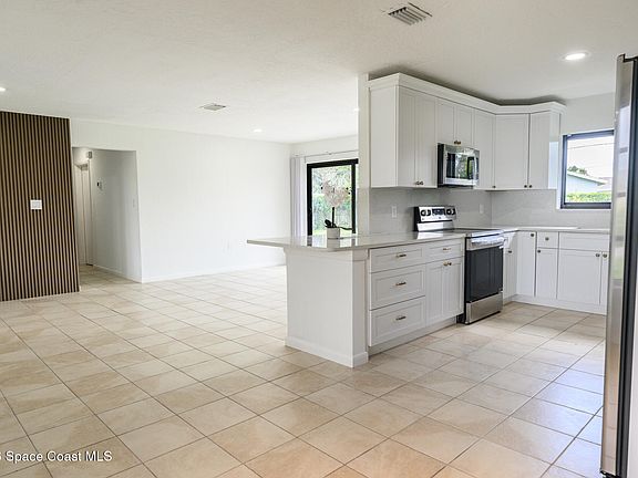 5th image of 381 Coral Reef Dr
