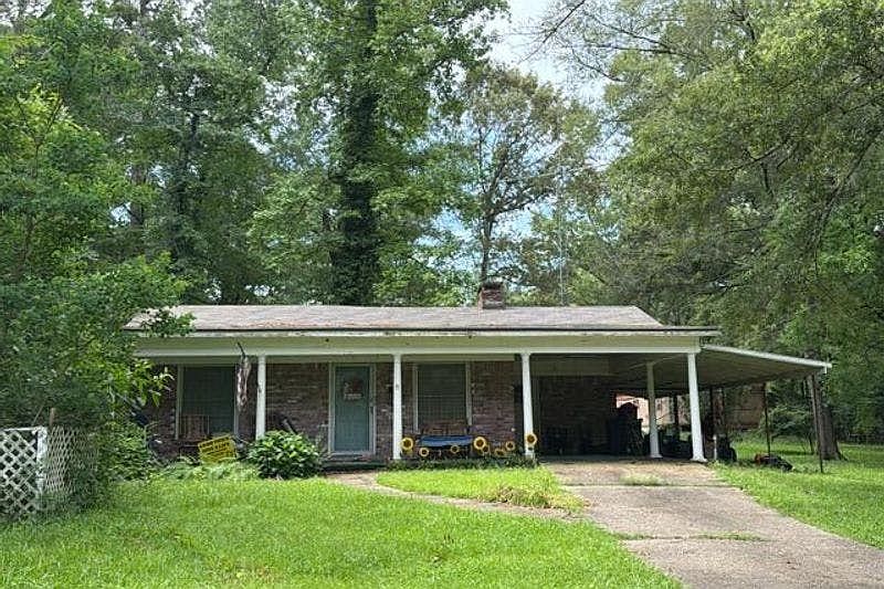 1st image of 426 Lakeview Dr