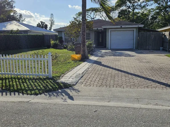 177 W Trail Drive, West Palm Beach, FL 33415