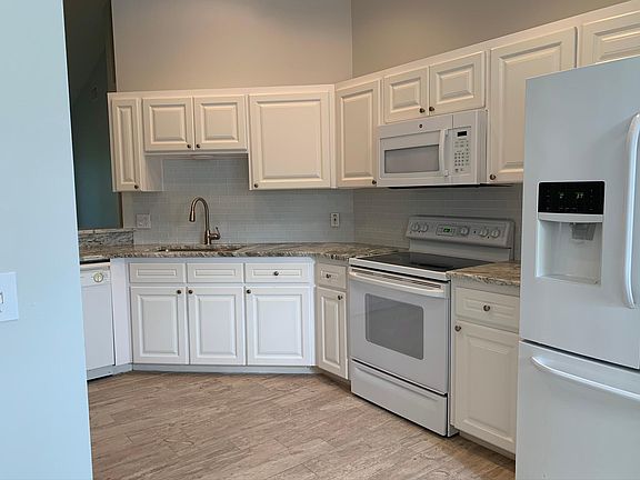 4th image of 429 Enclave Pl