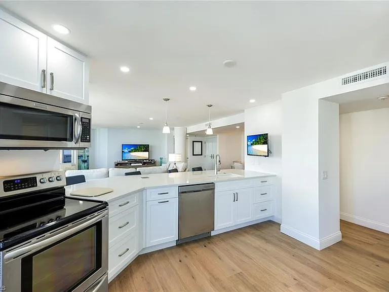 4041 Gulf Shore Blvd N #1505 — Photo 11