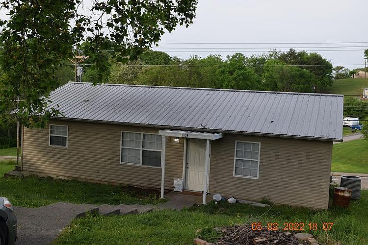 1st image of 804 Moss Ln