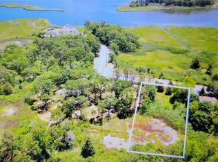 90 Point Rd, Flanders, NY 11901