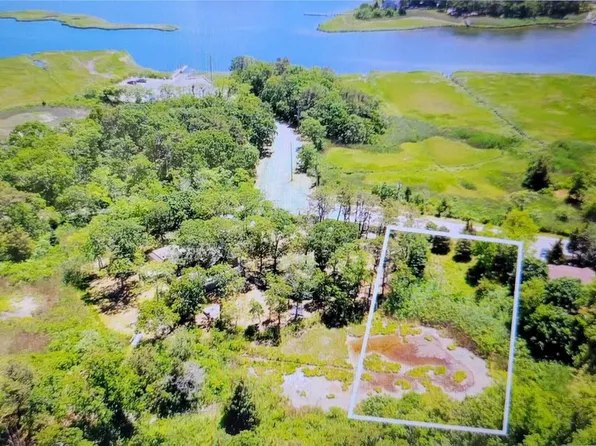 90 Point Road, Flanders, NY 11901