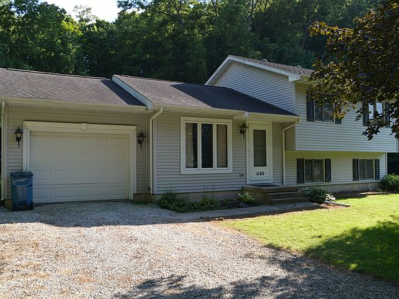 3rd image of 435 Public St