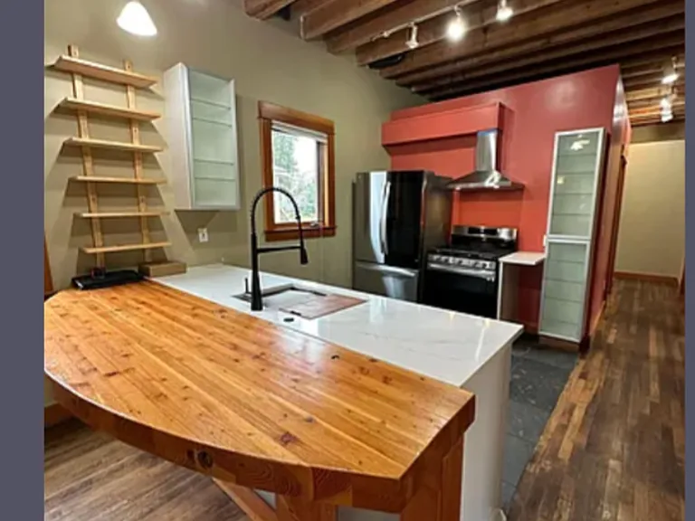 534 NE Russell St — Photo 3