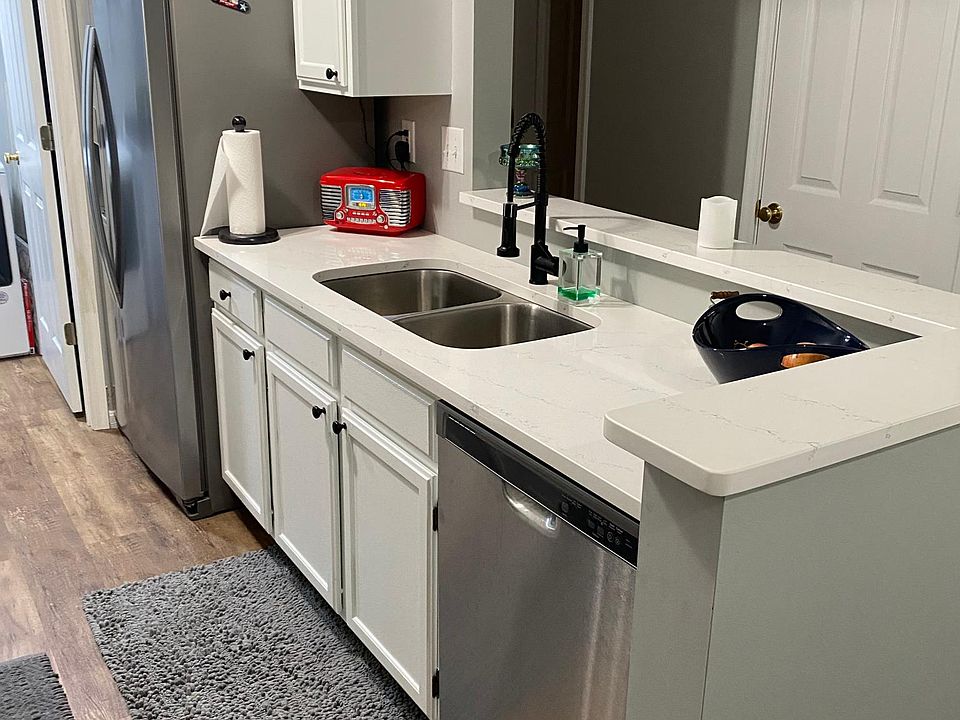 1st image of 2490 Fountain Pl #6