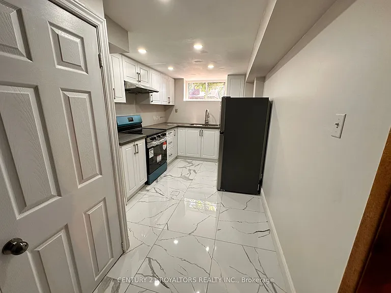 404 Trent St W — Photo 12