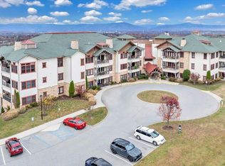 5460 The Peaks Dr, Roanoke, VA 24018