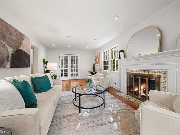 3rd image of 2404 King St