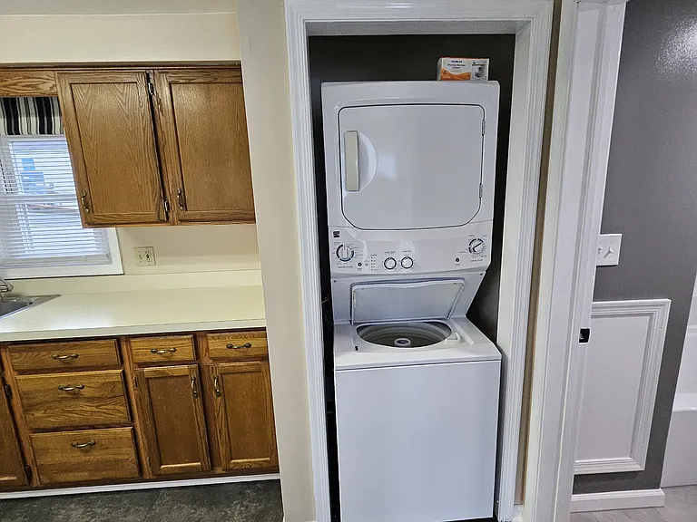 208 E Main St — Photo 8