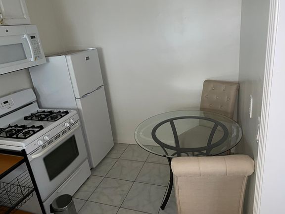 5th image of 7711 Romaine St #7711