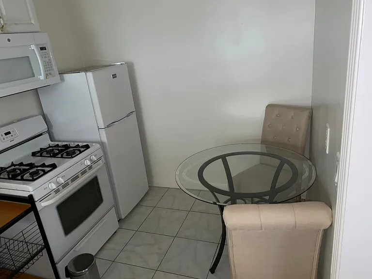 7711 Romaine St #7711 — Photo 5