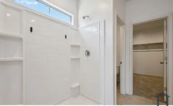 4 bed, $2,500 — Photo 4