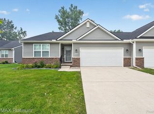 10324 Swan Lake Cir, Ypsilanti, MI 48197
