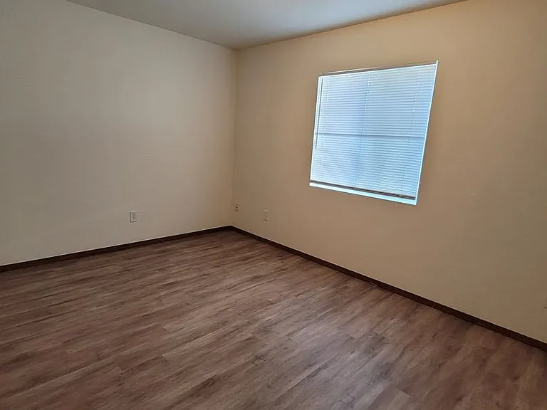 1216 W Franklin St — Photo 14