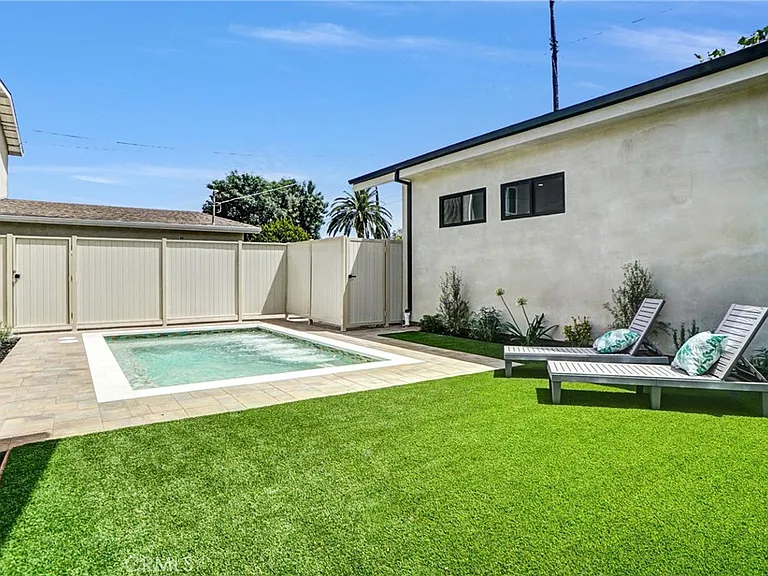 19350 Lanark St — Photo 22