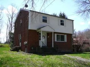 373 Stoneledge Dr, Pittsburgh, PA 15235