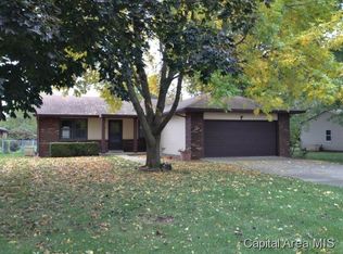 110 Carter St, Williamsville, IL 62693