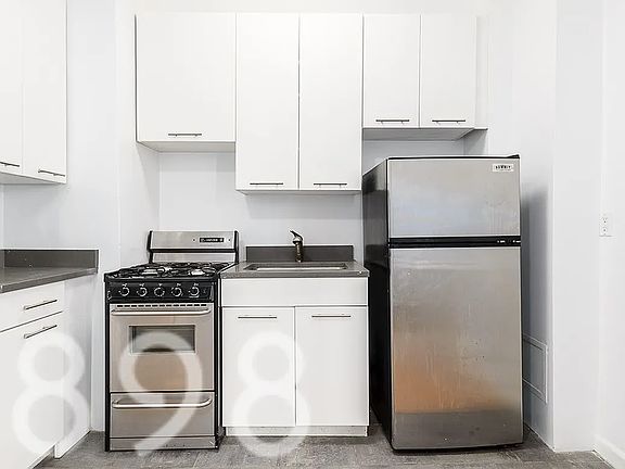 4th image of 3242 33rd St APT E8