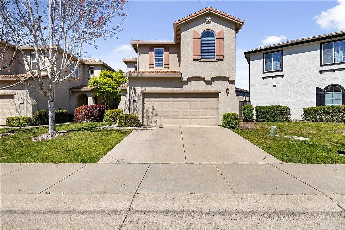 395 Dragonfly Cir photo 1