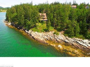 21 Overlook Ln, Bernard, ME 04612