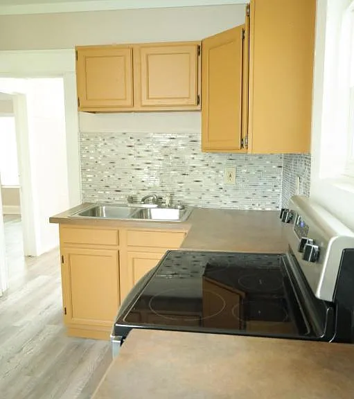 809 Adams St — Photo 24